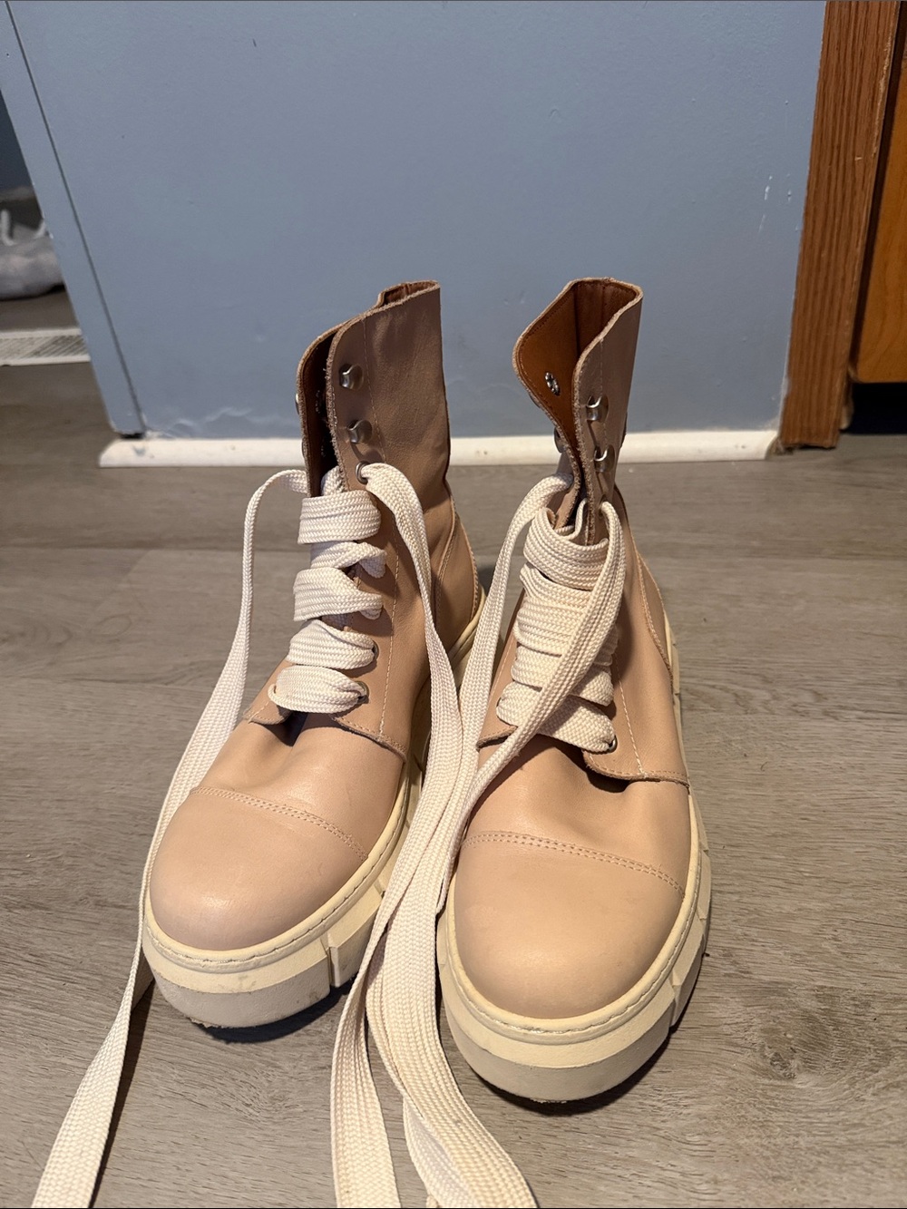 ALOHAS Beige Lace-Up Platform Ankle Boots